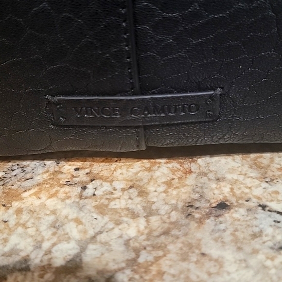 New Vince Camuto NWOT Cory Lamb Black Leather expandable crossbody purse - Picture 5 of 10